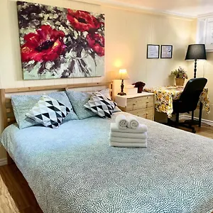 Quarto em Acomodações Particulares Perfect Home-private Washrooms,free Parking,high Speed Net 